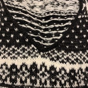 Aeropostale Size Large Black White Sweater!